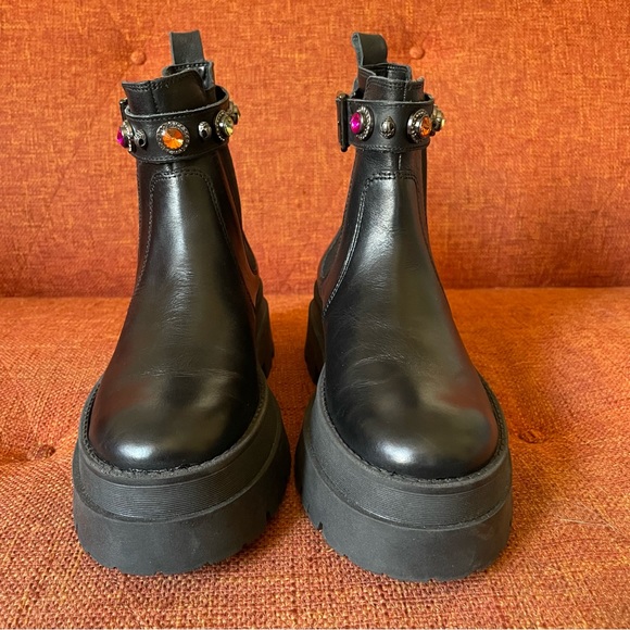 KURT GEIGER LONDON The Sawyer Chelsea Boot in Black Cow Leather - Picture 3 of 12